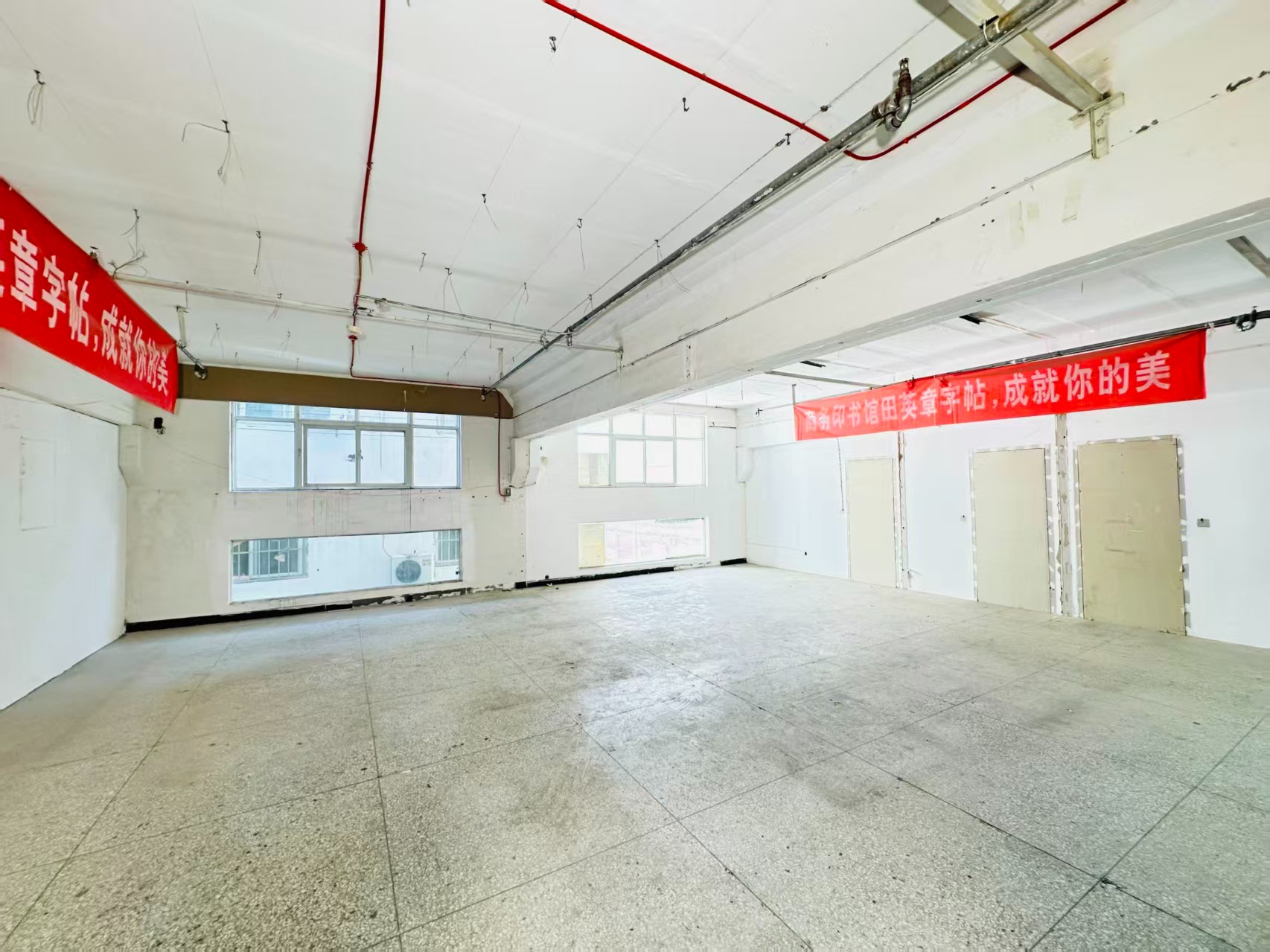 花园街重点吸引人工智能应用、数字经济、电商直播、智能制造服务、软件开发、科技创新企业及创业团队入驻